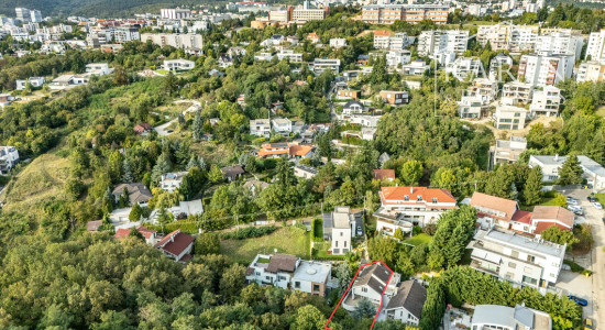 3 podlažná mestská vila na Hradnom kopci | 359m² | garáž | sauna| les