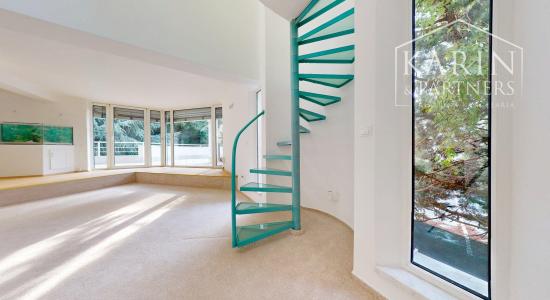 3 podlažná mestská vila na Hradnom kopci | 359m² | garáž | sauna| les