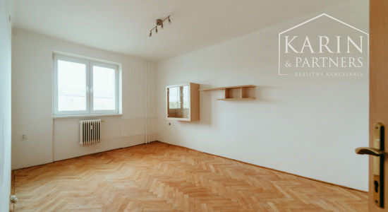 INVESTIČNÝ 3i BYT NA PREDAJ, M. NEŠPORA, HOLÍČ