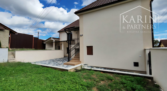 Kompletne zrekonštruovaný dvojpodlažný dom v Haliči vzdialený len 8 km od Lučenca