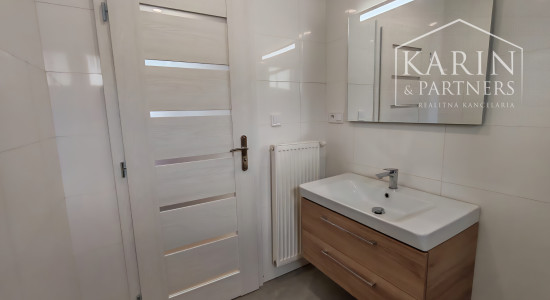 Kompletne zrekonštruovaný dvojpodlažný dom v Haliči vzdialený len 8 km od Lučenca