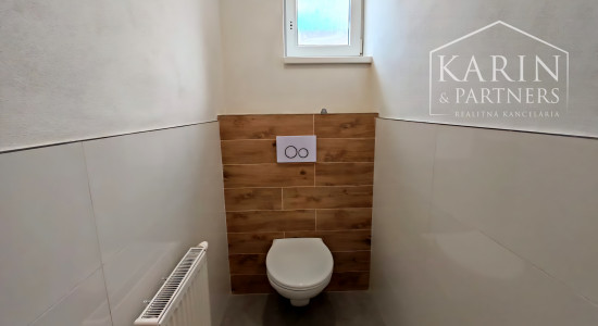 Kompletne zrekonštruovaný dvojpodlažný dom v Haliči vzdialený len 8 km od Lučenca