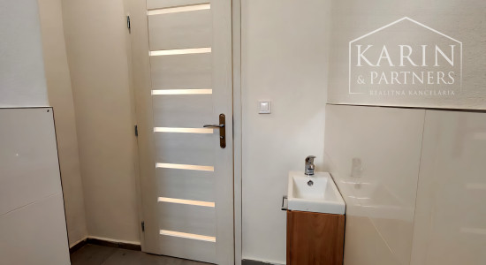 Kompletne zrekonštruovaný dvojpodlažný dom v Haliči vzdialený len 8 km od Lučenca