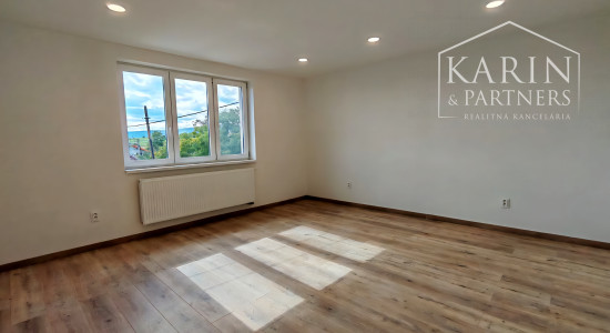 Kompletne zrekonštruovaný dvojpodlažný dom v Haliči vzdialený len 8 km od Lučenca