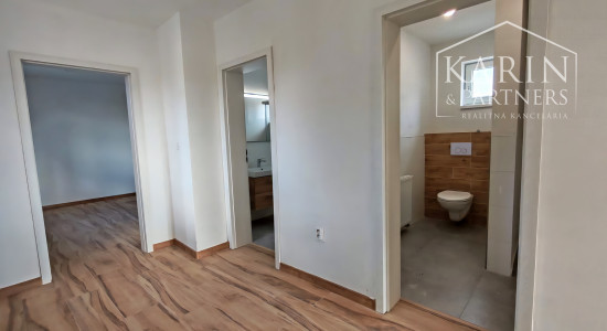 Kompletne zrekonštruovaný dvojpodlažný dom v Haliči vzdialený len 8 km od Lučenca