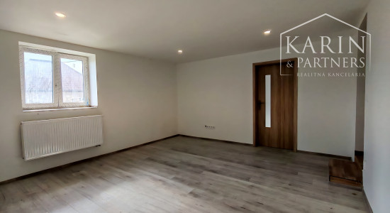 Kompletne zrekonštruovaný dvojpodlažný dom v Haliči vzdialený len 8 km od Lučenca