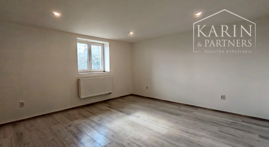 Kompletne zrekonštruovaný dvojpodlažný dom v Haliči vzdialený len 8 km od Lučenca