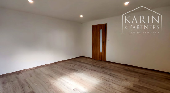 Kompletne zrekonštruovaný dvojpodlažný dom v Haliči vzdialený len 8 km od Lučenca