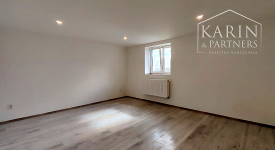 Kompletne zrekonštruovaný dvojpodlažný dom v Haliči vzdialený len 8 km od Lučenca