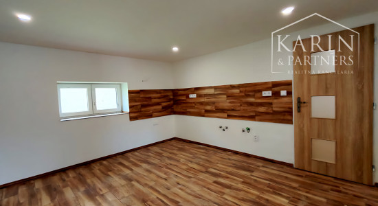 Kompletne zrekonštruovaný dvojpodlažný dom v Haliči vzdialený len 8 km od Lučenca