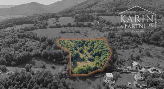 Stavebný pozemok určený na výstavbu rodinných domov v tichej lokalite s krásnymi výhľadmi v Novej Bani