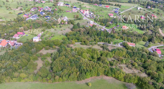 Stavebný pozemok určený na výstavbu rodinných domov v tichej lokalite s krásnymi výhľadmi v Novej Bani