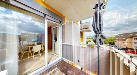 REZERVOVANÉ PRAKTICKY ZARIADENÝ 2I BYT S BALKÓNOM A PIVNICOU