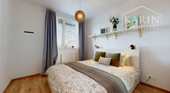 REZERVOVANÉ PRAKTICKY ZARIADENÝ 2I BYT S BALKÓNOM A PIVNICOU