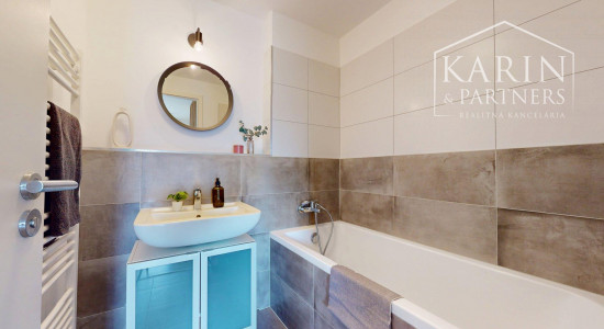 REZERVOVANÉ PRAKTICKY ZARIADENÝ 2I BYT S BALKÓNOM A PIVNICOU