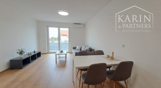 Prenájom nový zariadený 2-izbový byt s parkovaním v novostavbe, Rajka