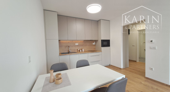 Prenájom nový zariadený 2-izbový byt s parkovaním v novostavbe, Rajka