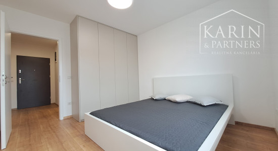 Prenájom nový zariadený 2-izbový byt s parkovaním v novostavbe, Rajka