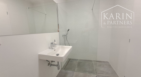 Prenájom nový zariadený 2-izbový byt s parkovaním v novostavbe, Rajka