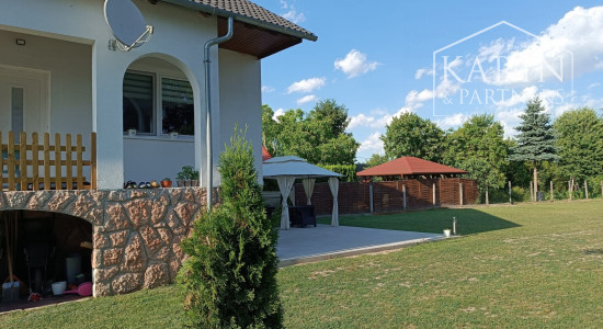 Predaj - rodinný dom 5 izbový s pozemkom 1483 m2 - Dunakiliti Maďarsko