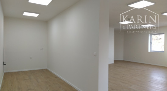 Prenájom klimat. viacúčelová miestnosť 92 m2 s kuchynkou/ sprchou, ul. Polianky, BA IV., Dúbravka