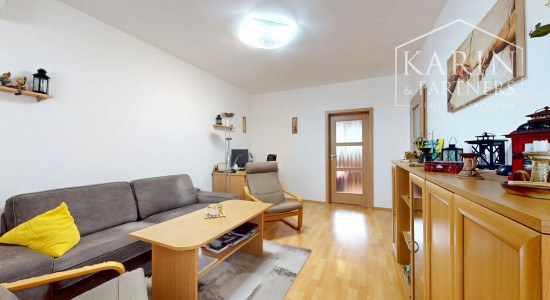 PREDANÉ - Priestranný 3-izbový byt s veľkou pivnicou na predaj v tichej časti Petržalky – Lachova ulica