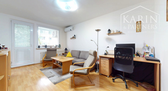 PREDANÉ - Priestranný 3-izbový byt s veľkou pivnicou na predaj v tichej časti Petržalky – Lachova ulica