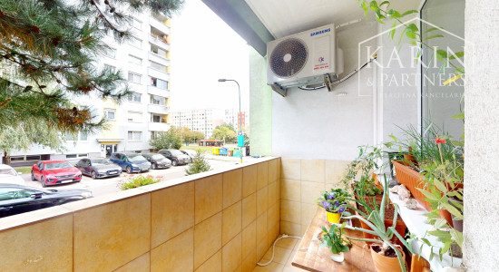 PREDANÉ - Priestranný 3-izbový byt s veľkou pivnicou na predaj v tichej časti Petržalky – Lachova ulica