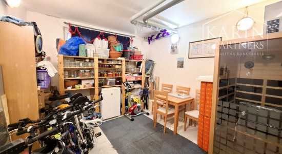 PREDANÉ - Priestranný 3-izbový byt s veľkou pivnicou na predaj v tichej časti Petržalky – Lachova ulica