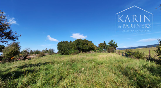 REZERVOVANÉ! Rodinný dom s priestranným pozemkom 1950 m2 v tichej lokalite na predaj