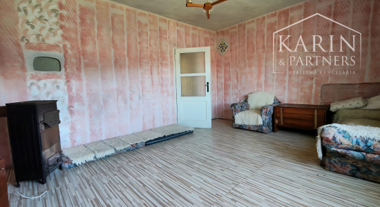 REZERVOVANÉ! Rodinný dom s priestranným pozemkom 1950 m2 v tichej lokalite na predaj