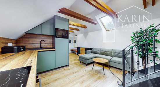 REZERVOVANÉ! V centre Banskej Štiavnice nový podkrovný byt v meštianskom dome oproti parkovisku na predaj