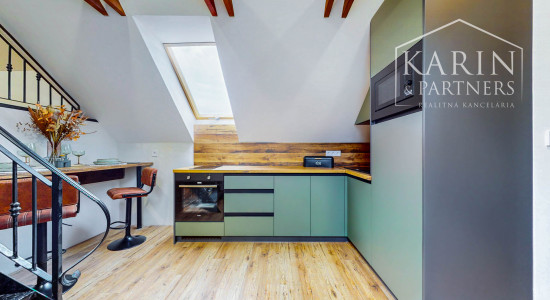 REZERVOVANÉ! V centre Banskej Štiavnice nový podkrovný byt v meštianskom dome oproti parkovisku na predaj