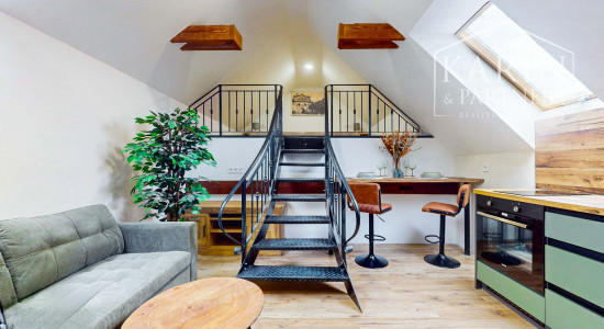 REZERVOVANÉ! V centre Banskej Štiavnice nový podkrovný byt v meštianskom dome oproti parkovisku na predaj