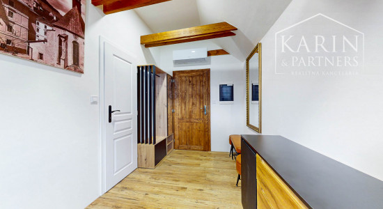 REZERVOVANÉ! V centre Banskej Štiavnice nový podkrovný byt v meštianskom dome oproti parkovisku na predaj