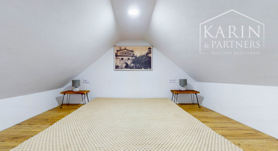 REZERVOVANÉ! V centre Banskej Štiavnice nový podkrovný byt v meštianskom dome oproti parkovisku na predaj