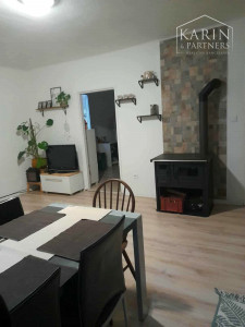 Kompletne zrekonštruovaný 3-izbový byt s komorou – pokojné bývanie pri Banskej Bystrici