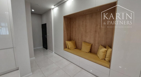 Staré Mesto - veľkometrážny reprezentatívny byt 167 m2, ul. Cintorínska