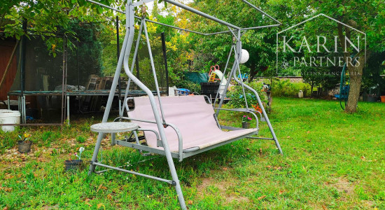 Na predaj: Udržiavaná záhrada s ovocnými stromami, studňou, bazénom a domčekom – Nové Zámky