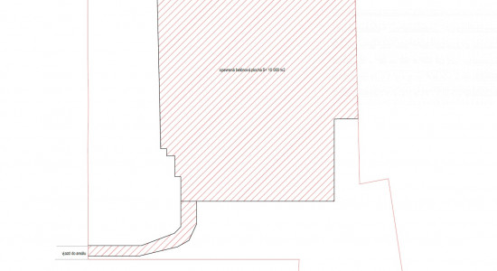 NA PREDAJ: Rozsiahly areál s betónovou plochou – ideálne pre sklady, logistiku alebo parkovanie