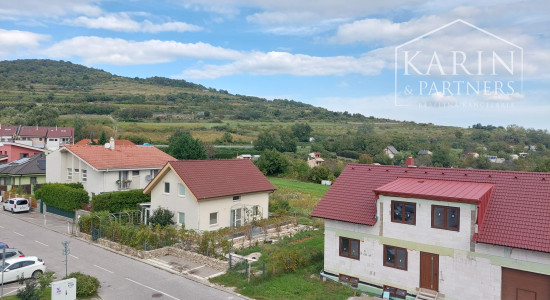 2 izbový  zariadený byt vo Svätom Jure len 14 km od Bratislavy