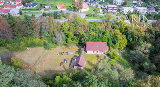 REZERVOVANÉ Rodinný dom na samote s priestranným pozemkom 4676 m2 vzdialený len 11 km od Púchova, s garážou, letnou kuchynkou a štvorkolkou