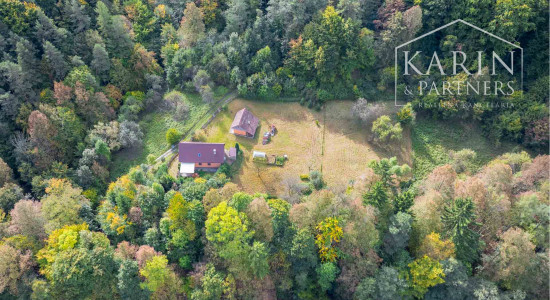 REZERVOVANÉ Rodinný dom na samote s priestranným pozemkom 4676 m2 vzdialený len 11 km od Púchova, s garážou, letnou kuchynkou a štvorkolkou