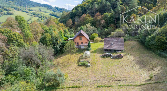 REZERVOVANÉ Rodinný dom na samote s priestranným pozemkom 4676 m2 vzdialený len 11 km od Púchova, s garážou, letnou kuchynkou a štvorkolkou