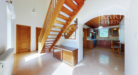 REZERVOVANÉ Rodinný dom na samote s priestranným pozemkom 4676 m2 vzdialený len 11 km od Púchova, s garážou, letnou kuchynkou a štvorkolkou