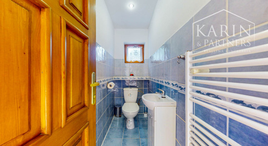 REZERVOVANÉ Rodinný dom na samote s priestranným pozemkom 4676 m2 vzdialený len 11 km od Púchova, s garážou, letnou kuchynkou a štvorkolkou