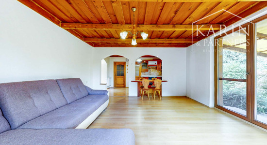 REZERVOVANÉ Rodinný dom na samote s priestranným pozemkom 4676 m2 vzdialený len 11 km od Púchova, s garážou, letnou kuchynkou a štvorkolkou