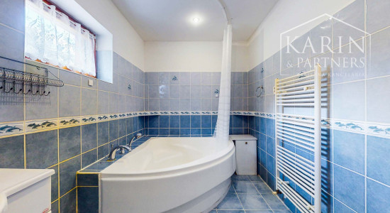 REZERVOVANÉ Rodinný dom na samote s priestranným pozemkom 4676 m2 vzdialený len 11 km od Púchova, s garážou, letnou kuchynkou a štvorkolkou