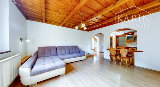 REZERVOVANÉ Rodinný dom na samote s priestranným pozemkom 4676 m2 vzdialený len 11 km od Púchova, s garážou, letnou kuchynkou a štvorkolkou