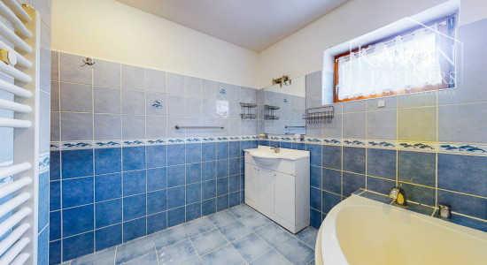 REZERVOVANÉ Rodinný dom na samote s priestranným pozemkom 4676 m2 vzdialený len 11 km od Púchova, s garážou, letnou kuchynkou a štvorkolkou